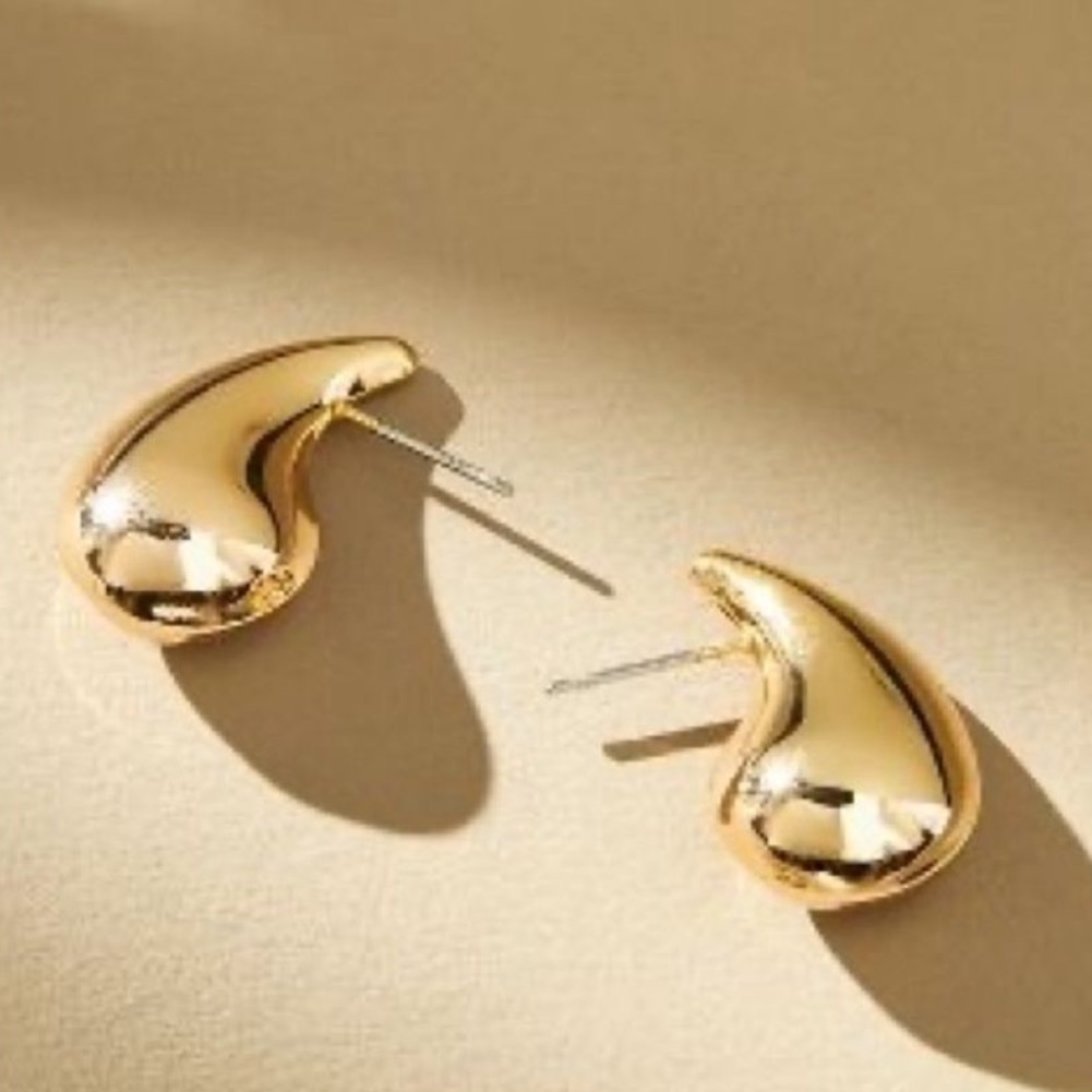Gold Tear Drop Earrings Just Like Bv 60$